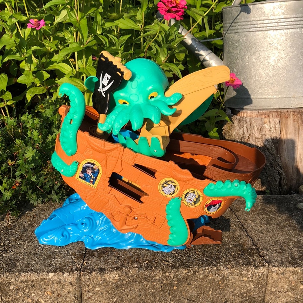 Thomas & Friends Sea Monster Pirate Set